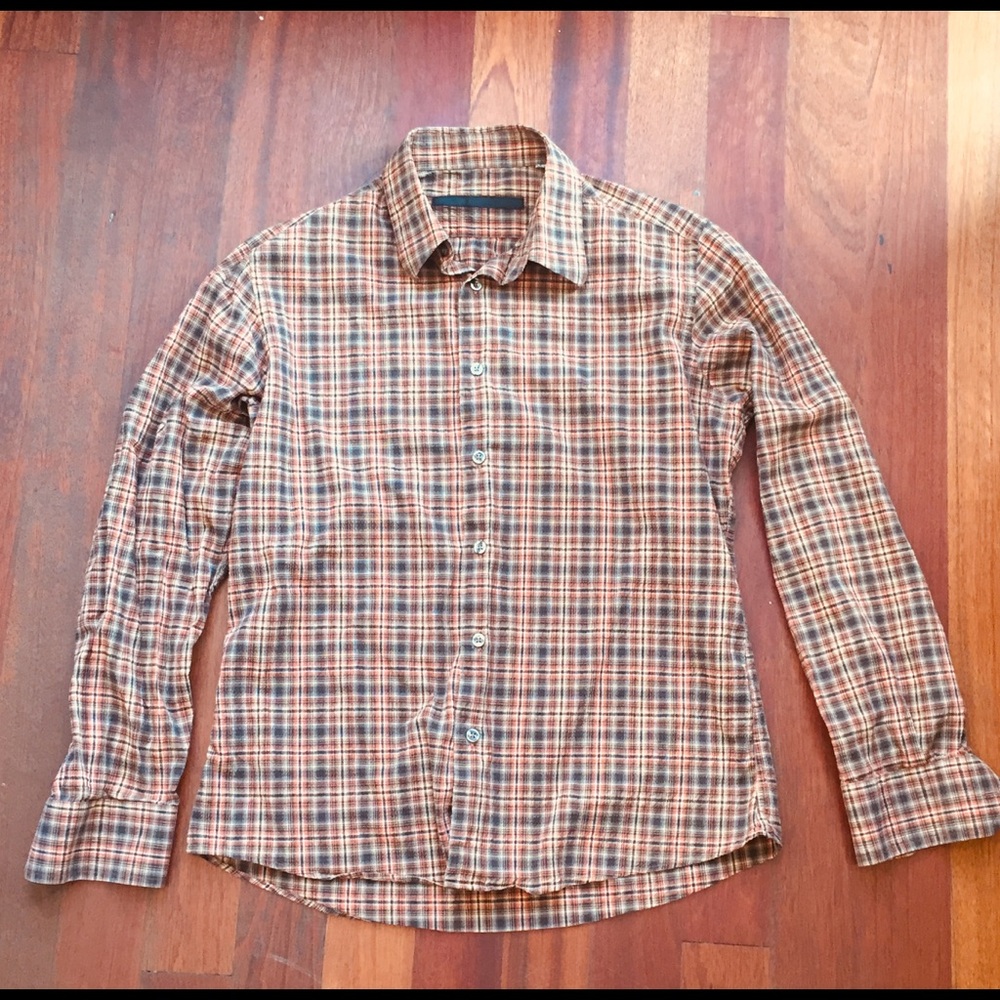 Long sleeve plaid button up shirt